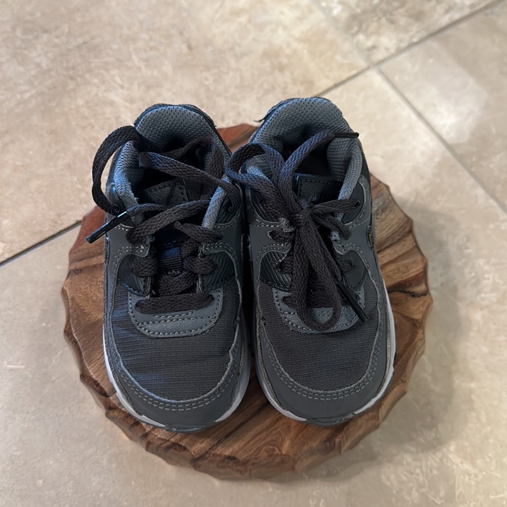 GUC Nike Air Max 90 LTR Grey/Black size 6C - Picture 2 of 3